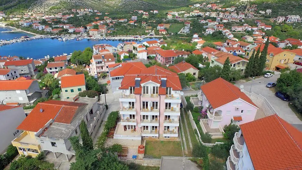 Apartments Kairos Seget Vranjica Croácia